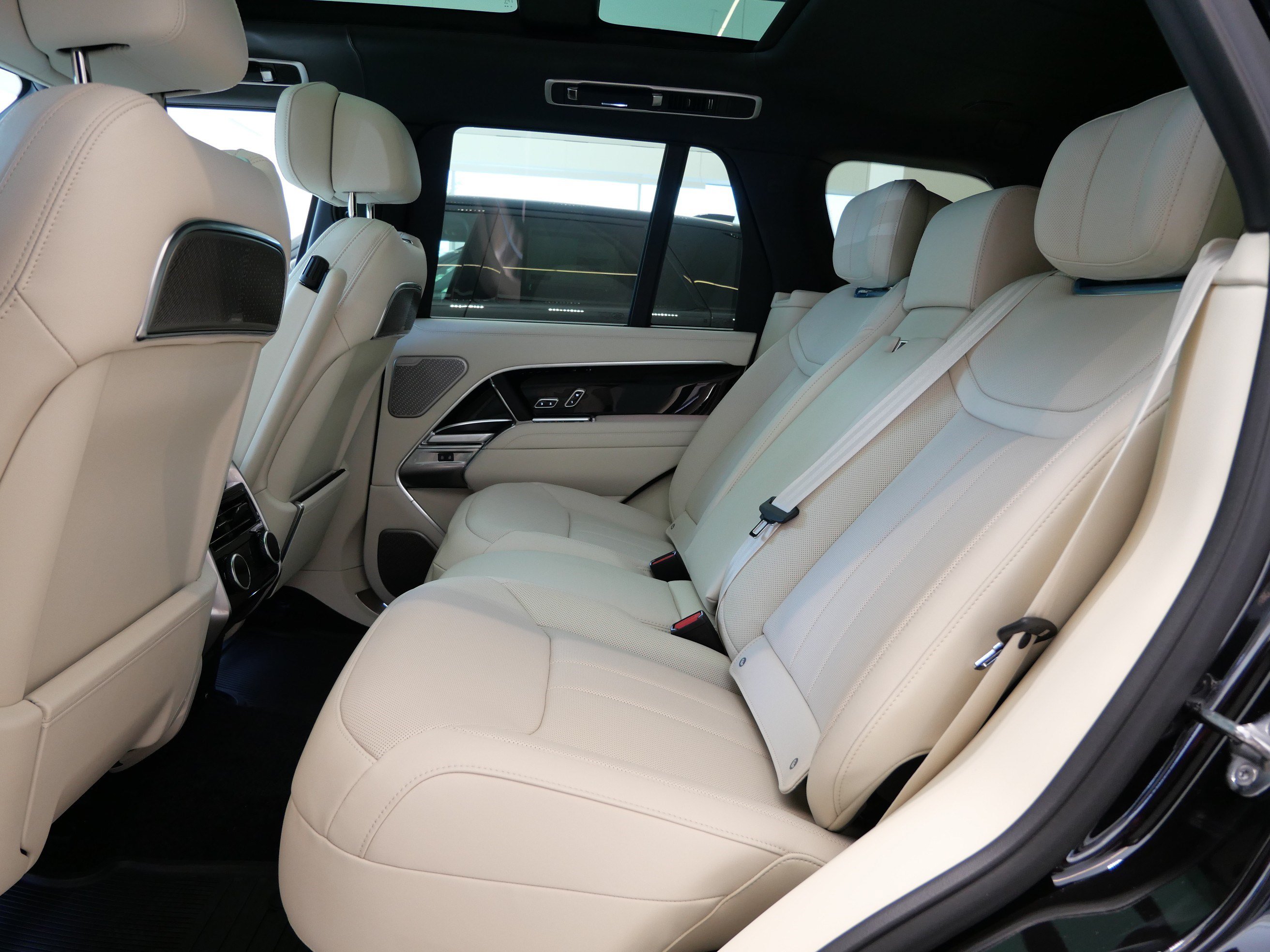 New 2027 Land Rover Range Rover Autobiography AWD/4WD image 6