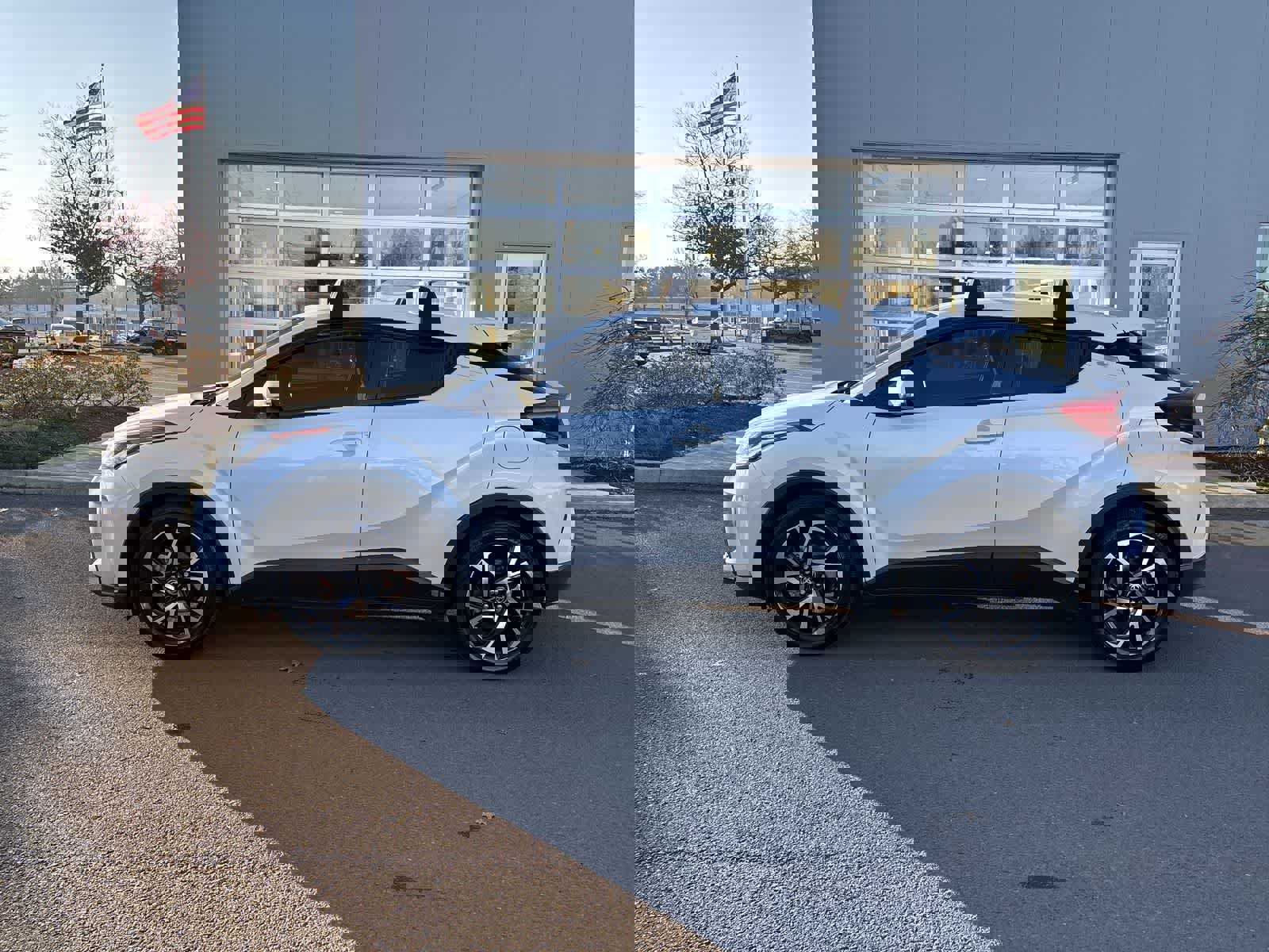 Used 2021 Toyota C-HR XLE image 2