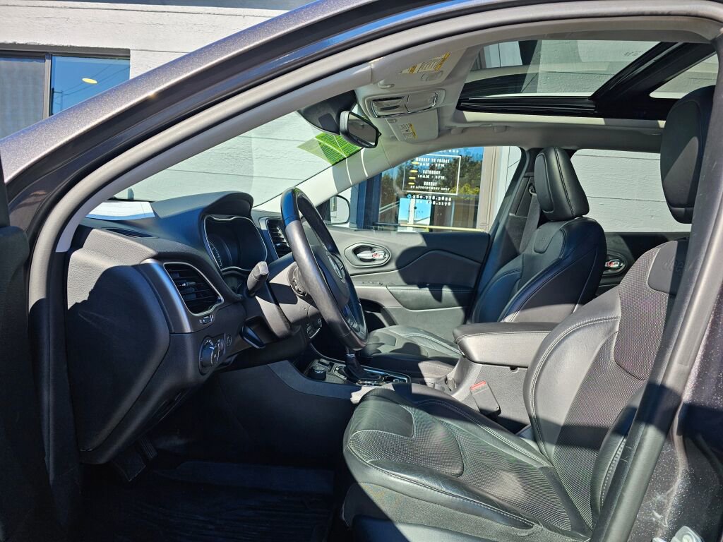 Used 2019 Jeep Cherokee Limited w/ Luxury Group image 25