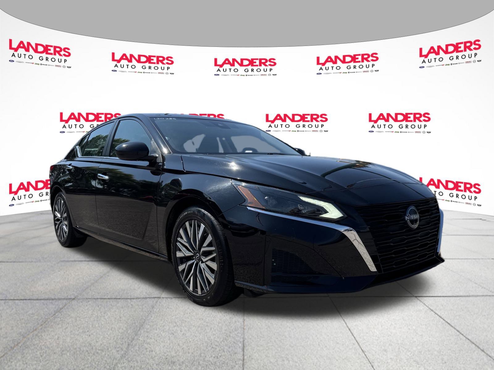 Used 2023 Nissan Altima 2.5 SV image 1