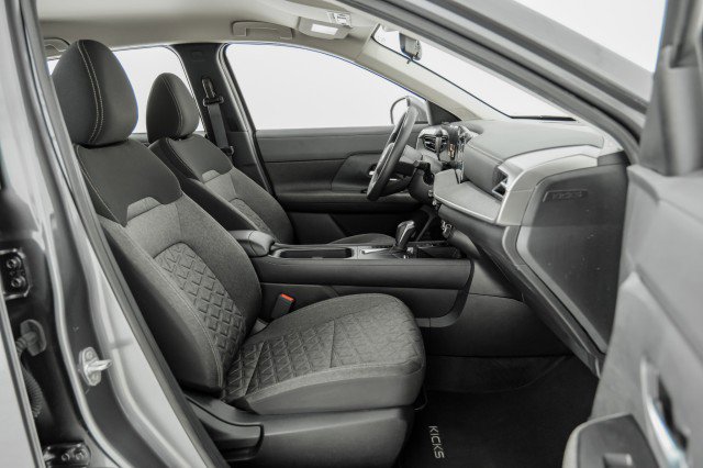 Used 2025 Nissan Kicks SV image 30