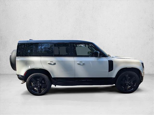 Used 2025 Land Rover Defender 110 X-Dynamic SE AWD/4WD image 4