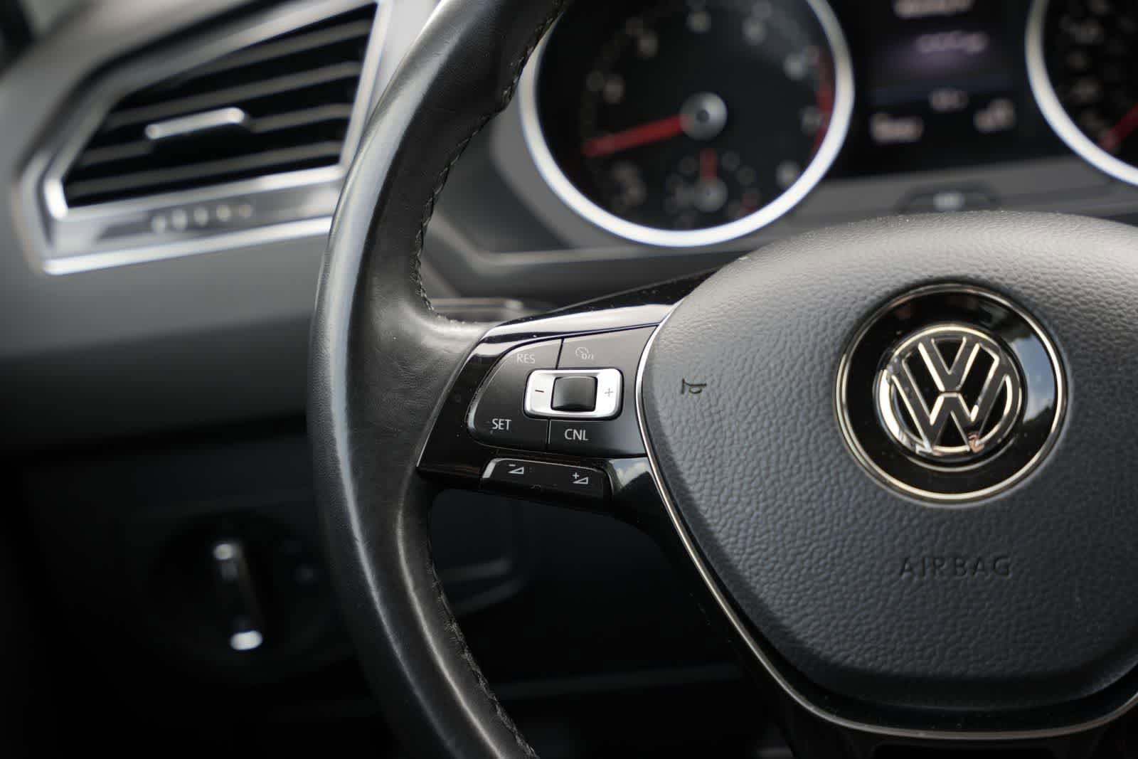 Used 2018 Volkswagen Tiguan SE w/ 3rd Row Seat Package AWD/4WD image 10