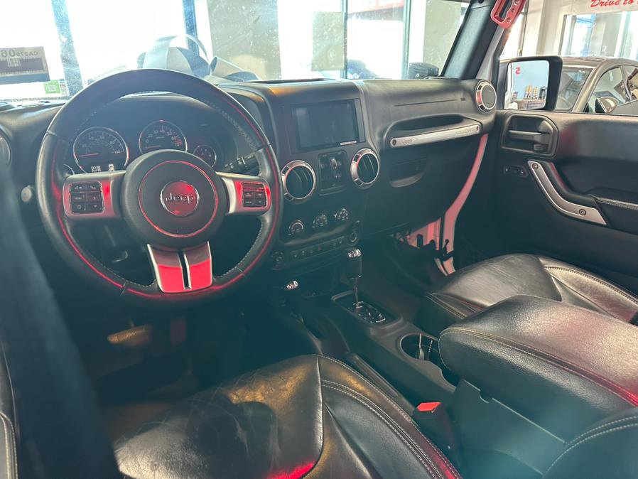 Used 2015 Jeep Wrangler Unlimited Rubicon AWD/4WD image 24
