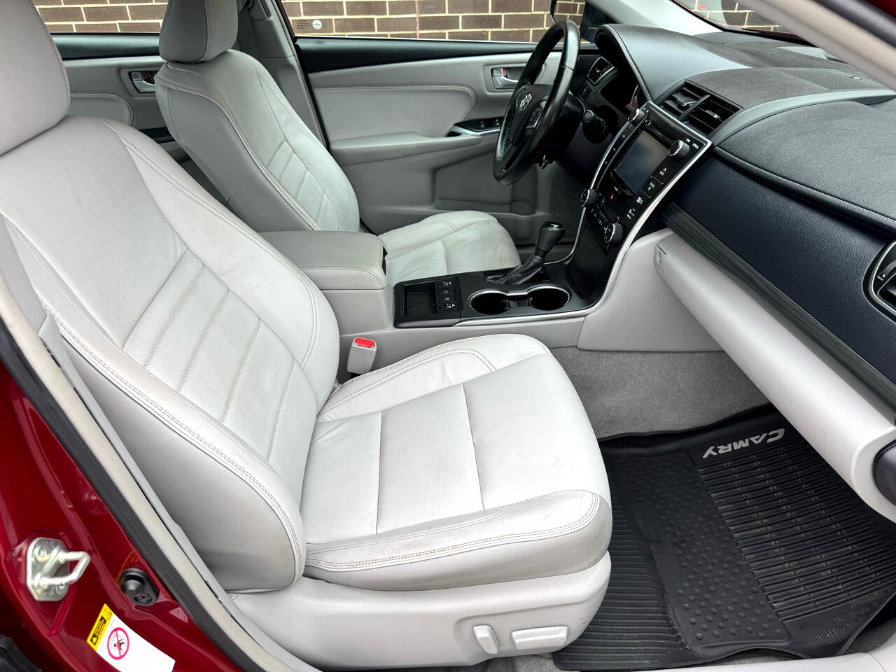 Used 2016 Toyota Camry XLE image 12