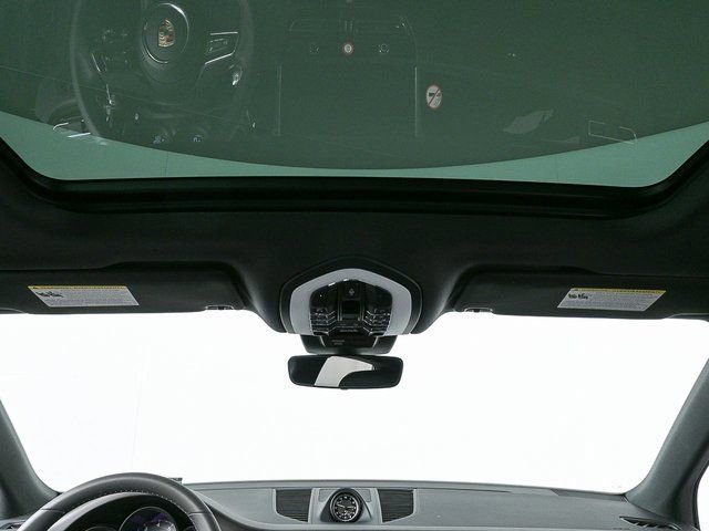 Certified 2025 Porsche Macan AWD image 19