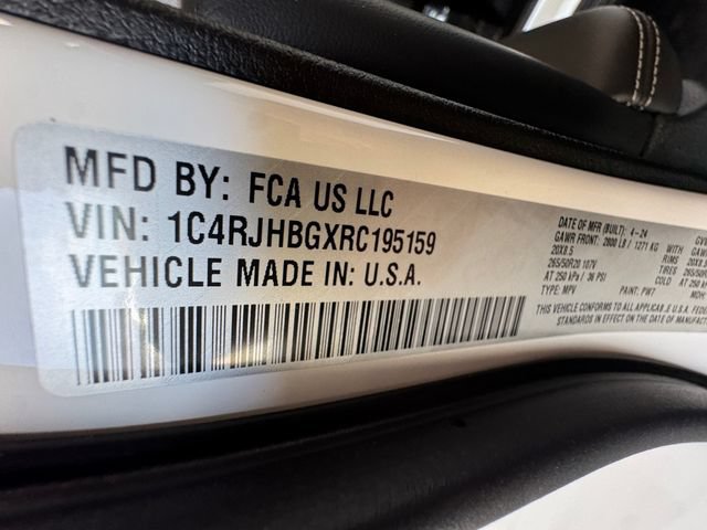 Used 2024 Jeep Grand Cherokee Limited w/ Black Appearance Package AWD/4WD image 31