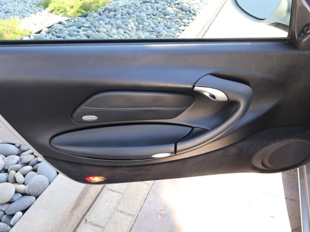 Used 2002 Porsche 911 Carrera RWD image 16