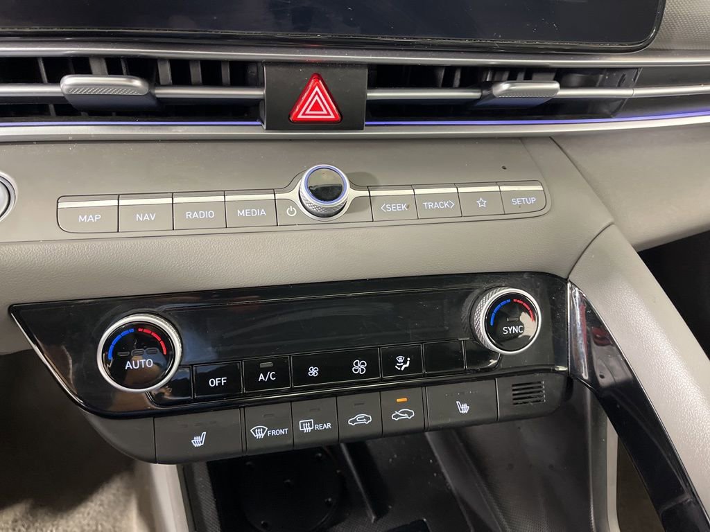 Used 2025 Hyundai Elantra SEL image 30