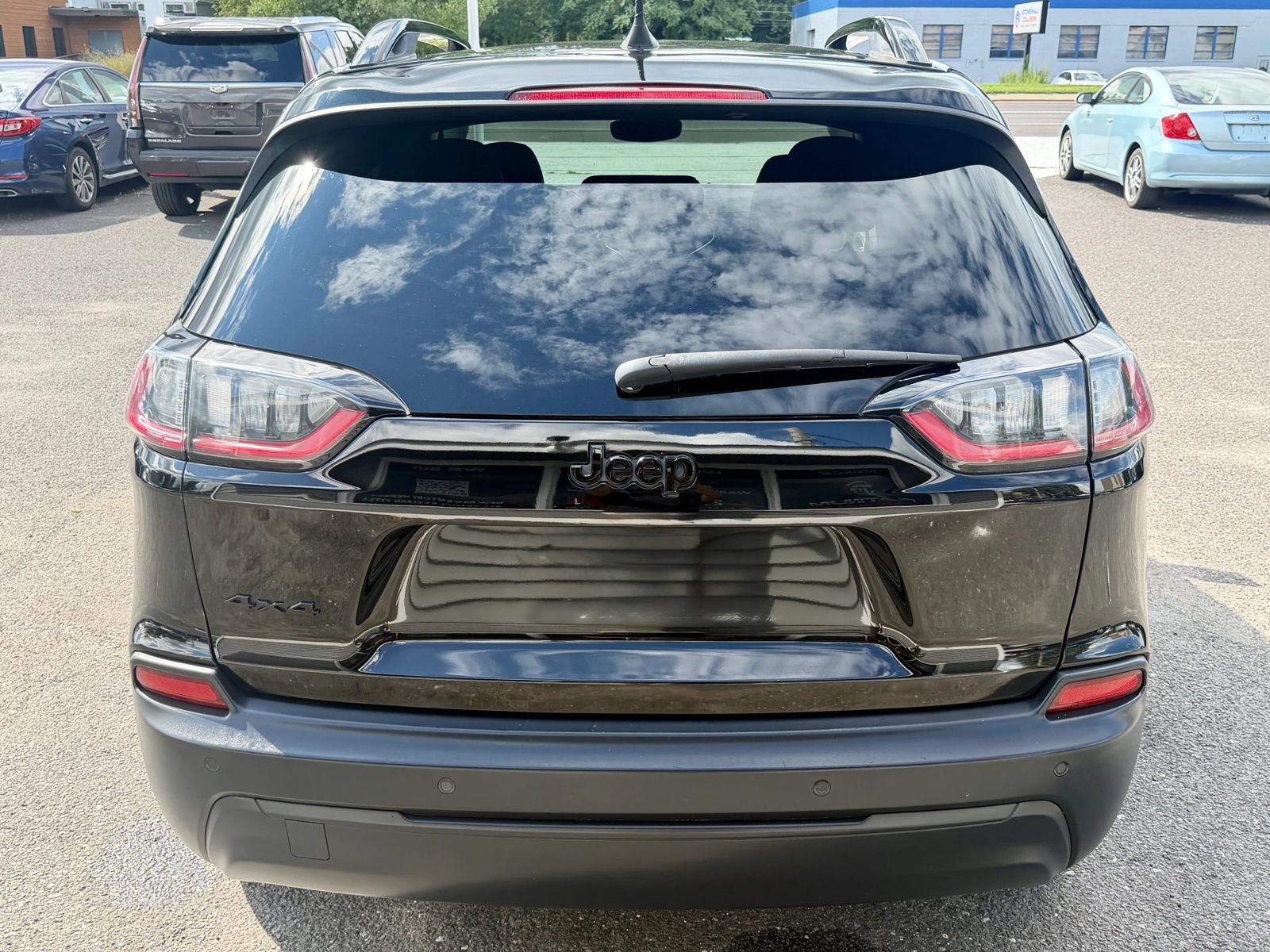 Used 2019 Jeep Cherokee Latitude Plus AWD/4WD image 8