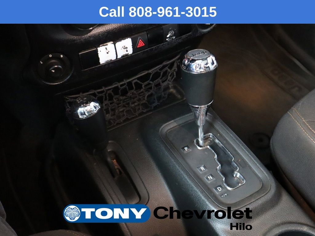 Used 2016 Jeep Wrangler Unlimited Sahara w/ Connectivity Group AWD/4WD image 15