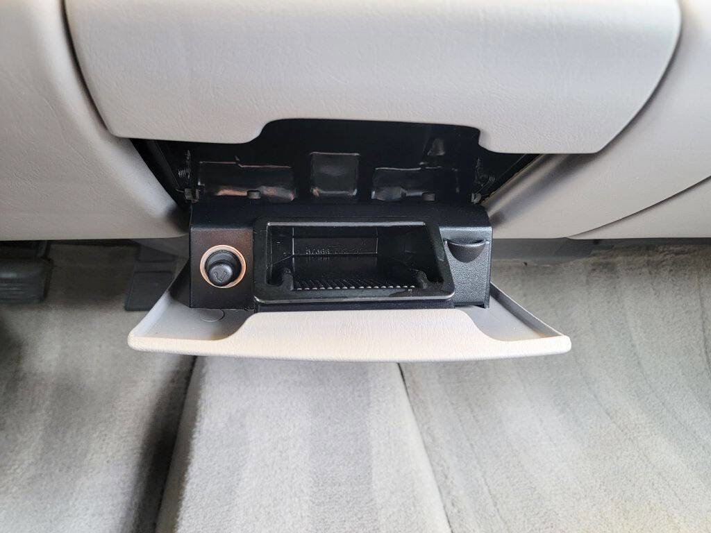 Used 2004 Buick Le Sabre Custom w/ Platinum Edition FWD image 36