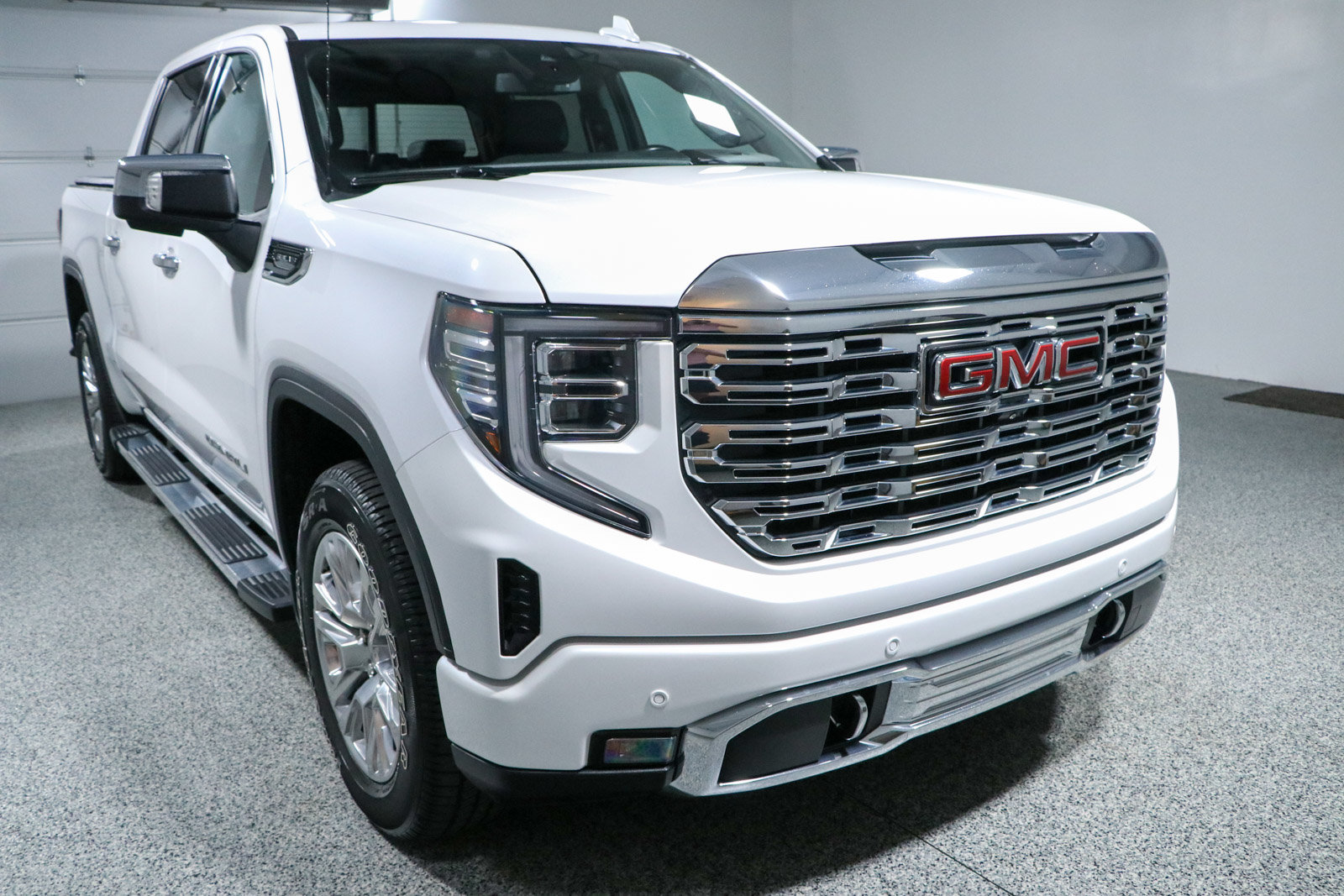 Used 2023 GMC Sierra 1500 Denali AWD/4WD image 5