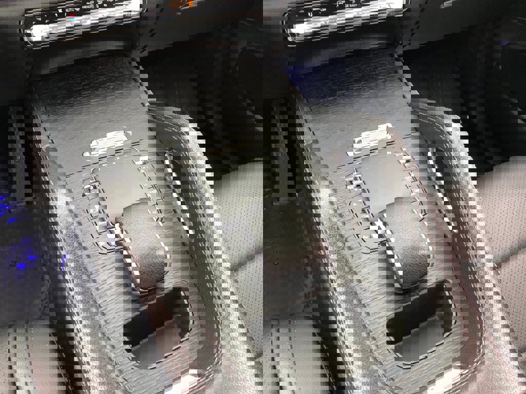 Used 2022 Mercedes-Benz GLE 350 4MATIC w/ Premium Package image 33