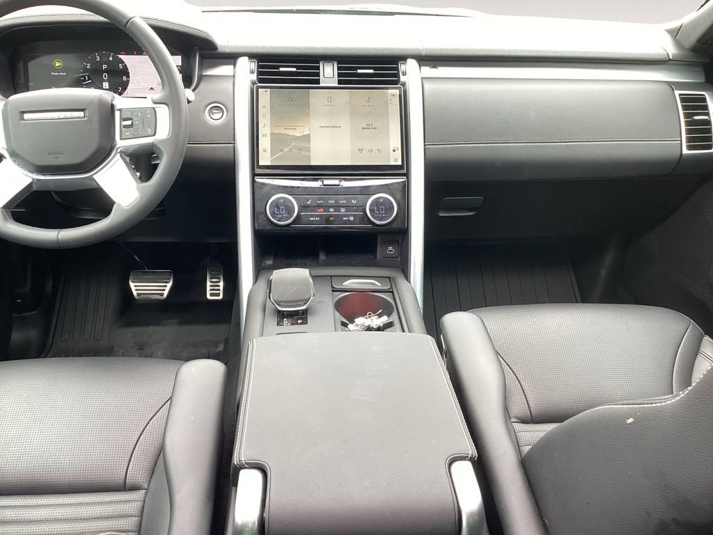 Used 2024 Land Rover Discovery Dynamic SE image 15