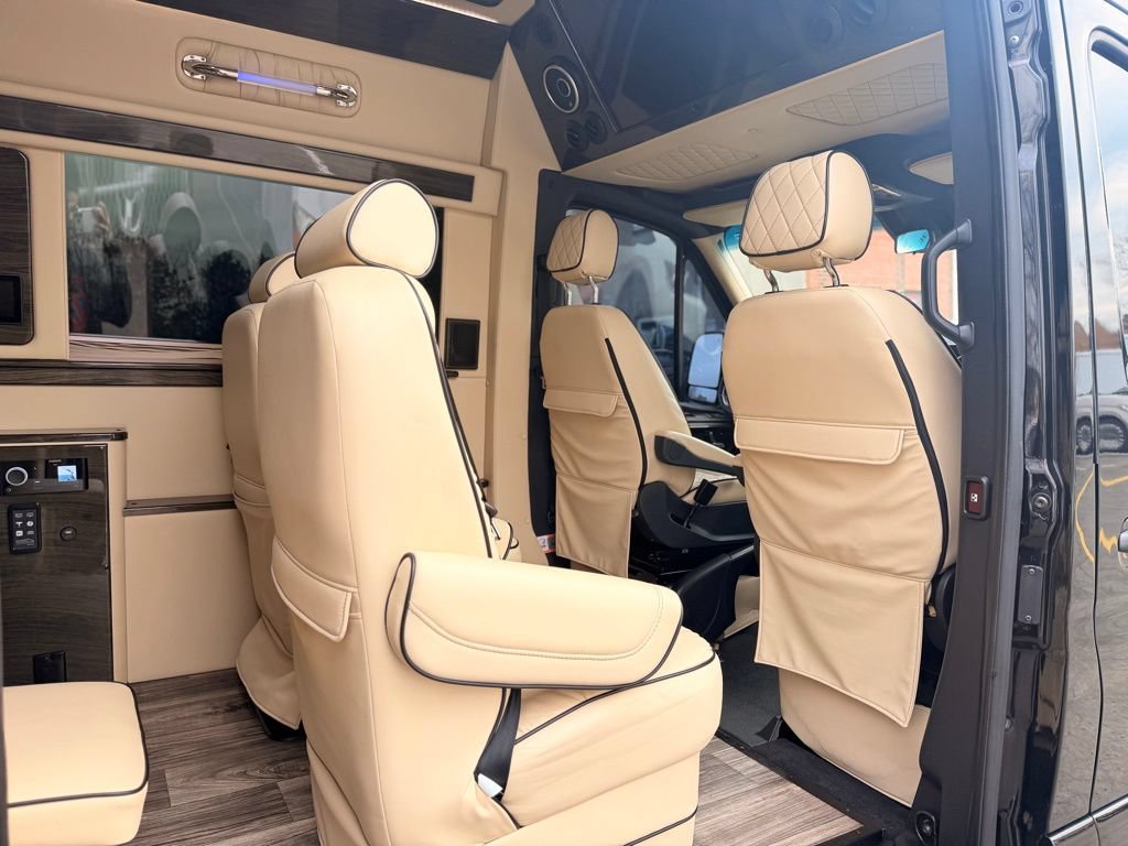 Used 2020 Mercedes-Benz Sprinter 3500 image 12