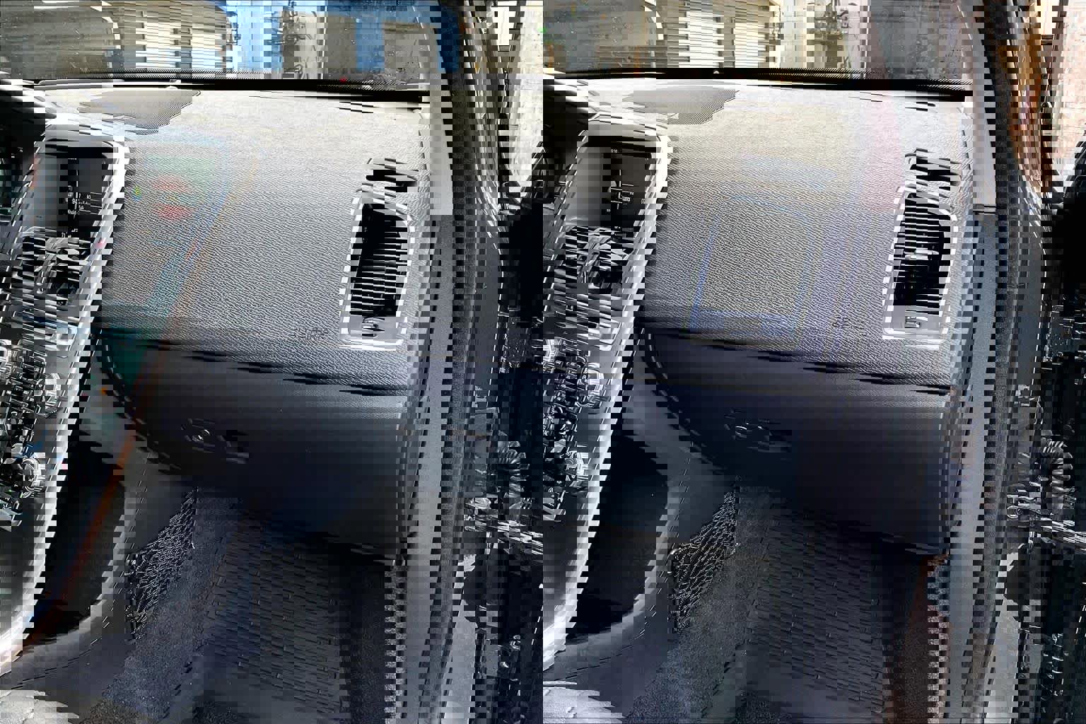 Used 2016 Volvo XC60 T5 Platinum image 18