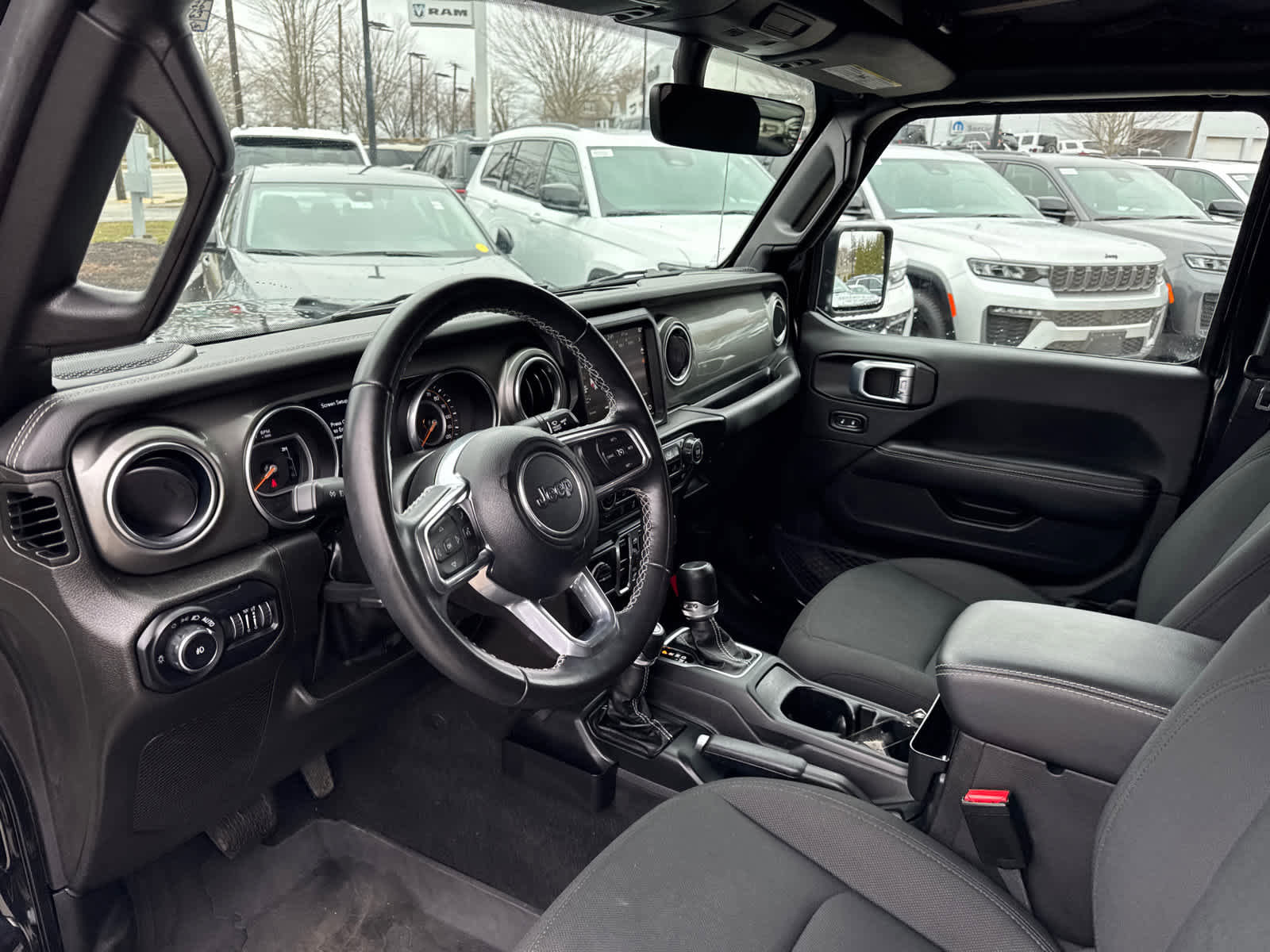 Used 2022 Jeep Wrangler Unlimited Sahara AWD/4WD image 11