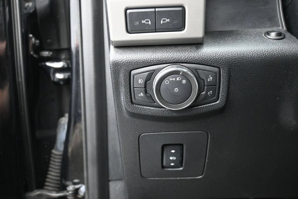 Used 2016 Ford F150 Lariat w/ Equipment Group 502A Luxury AWD/4WD image 21