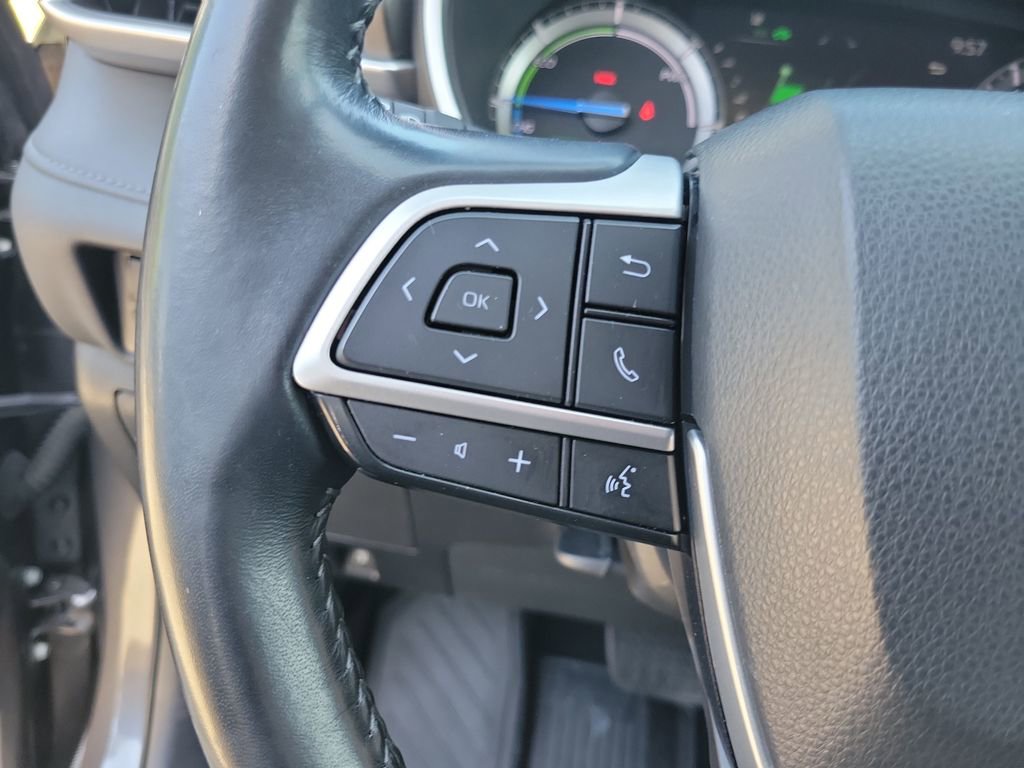 Used 2022 Toyota Highlander XLE image 26