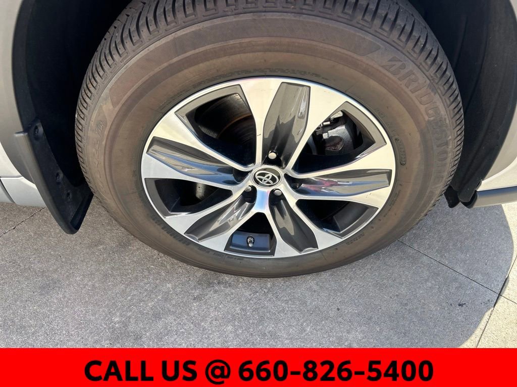 Used 2022 Toyota Highlander XLE image 6