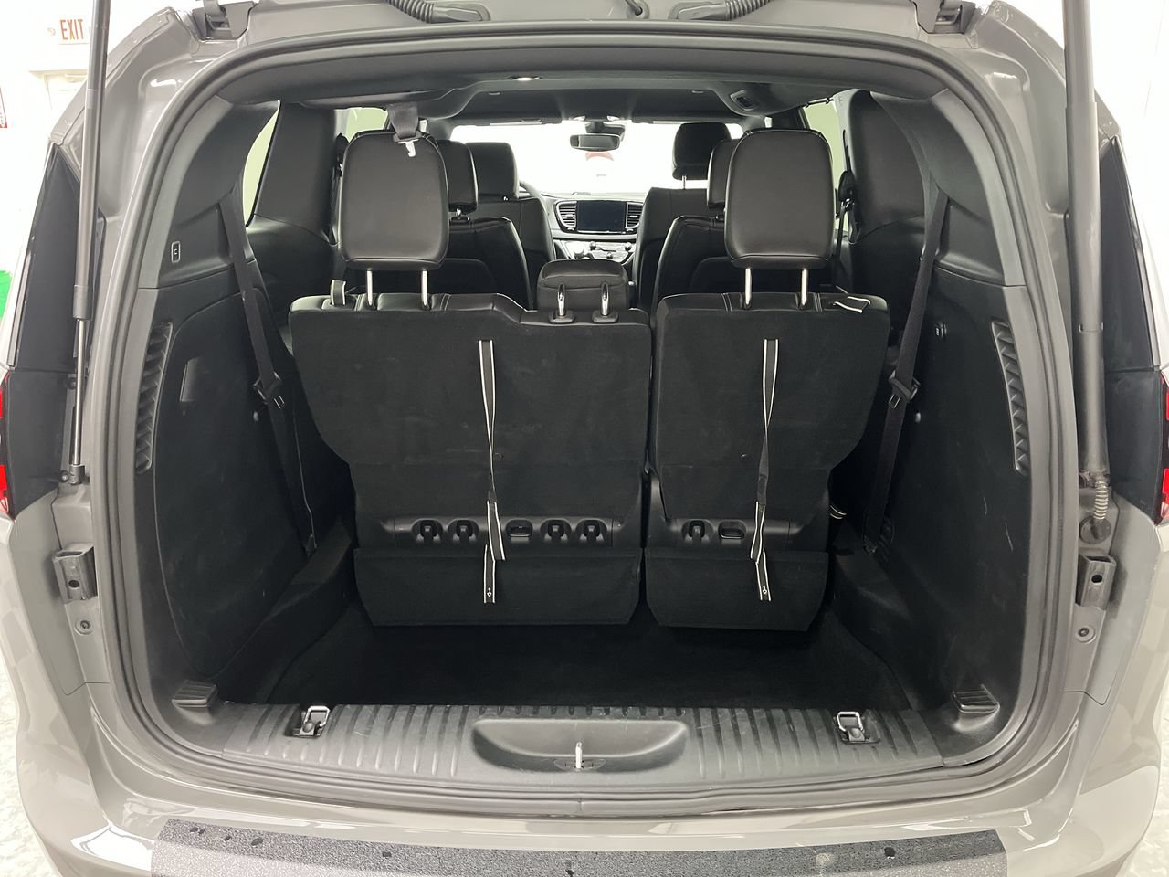 Used 2025 Chrysler Pacifica Select FWD image 29
