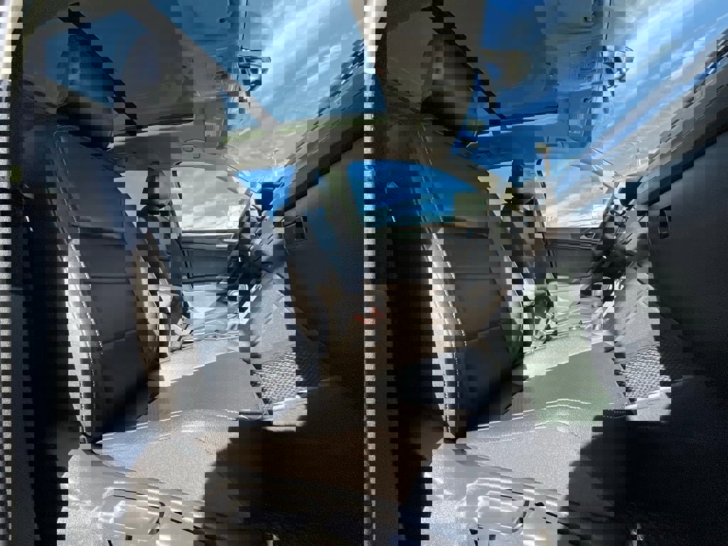 Used 2020 Volkswagen Tiguan SE w/ Panoramic Sunroof Package image 12