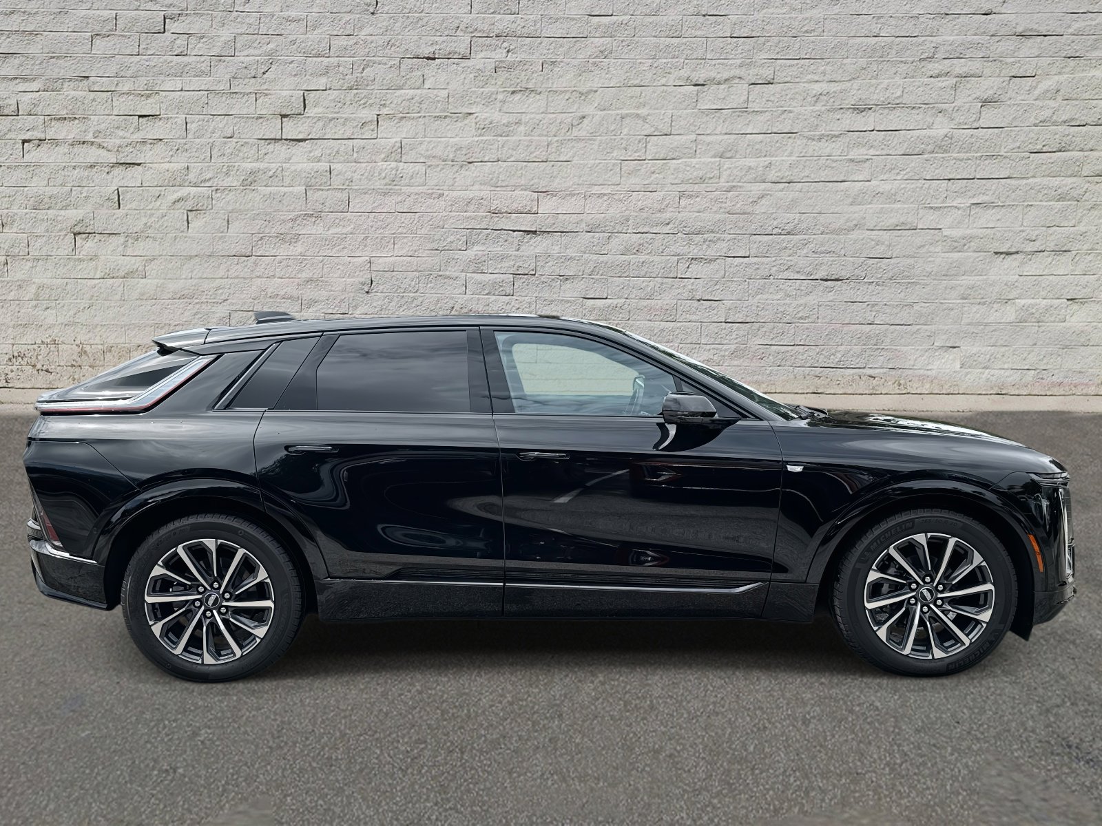 New 2025 Cadillac Lyriq Sport image 6