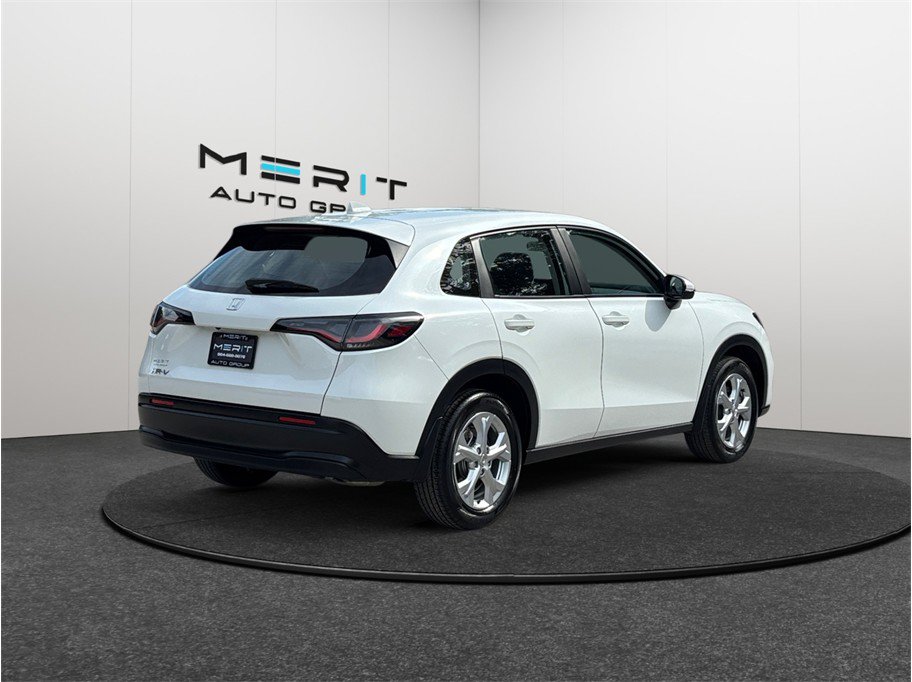 Used 2023 Honda HR-V LX image 9