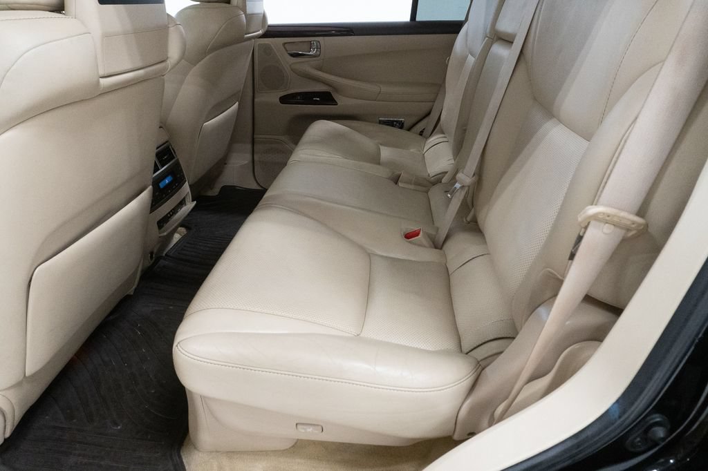 Used 2015 Lexus LX 570 4WD w/ Luxury Package image 30