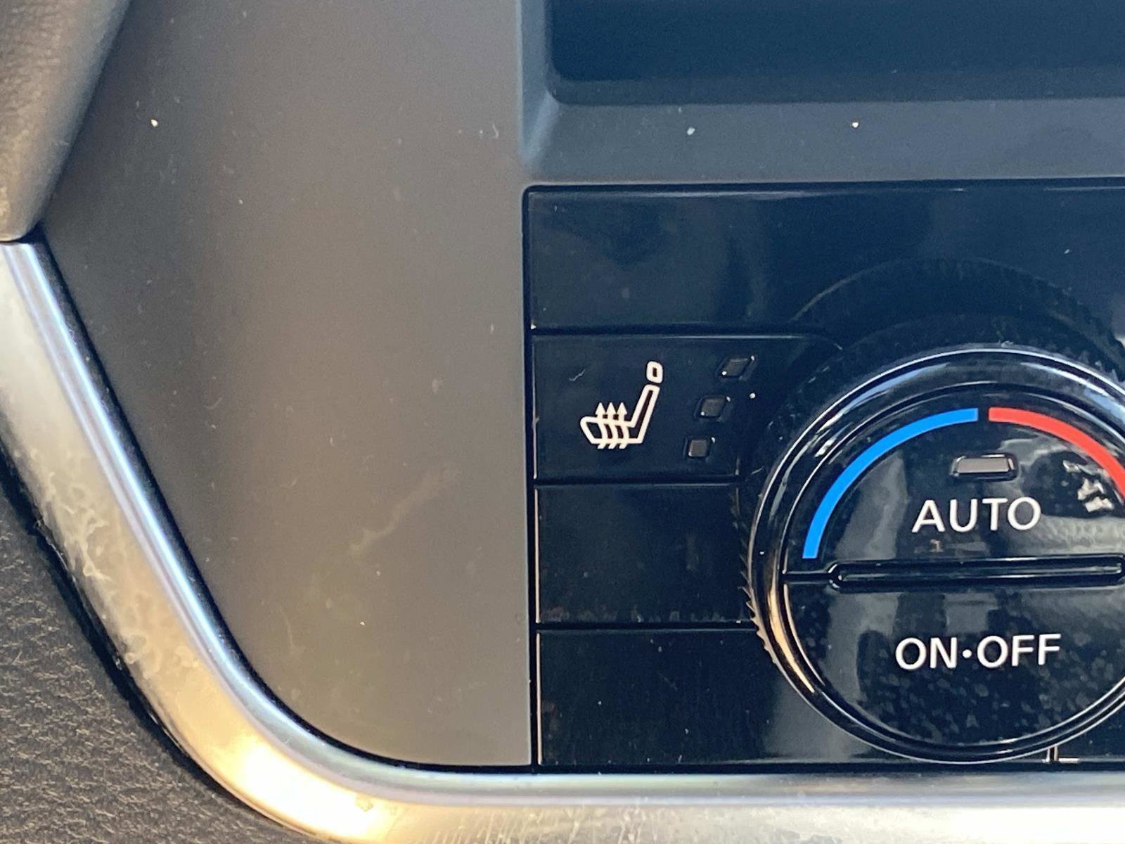 Used 2025 Nissan Rogue SV image 30