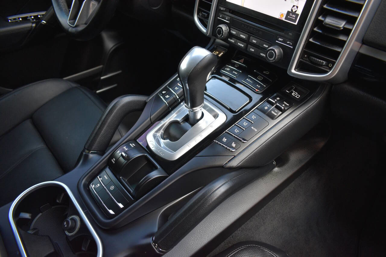 Used 2018 Porsche Cayenne Platinum Edition AWD/4WD image 27