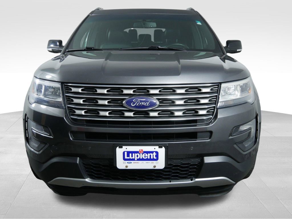 Used 2016 Ford Explorer XLT w/ Equipment Group 202A AWD/4WD image 3