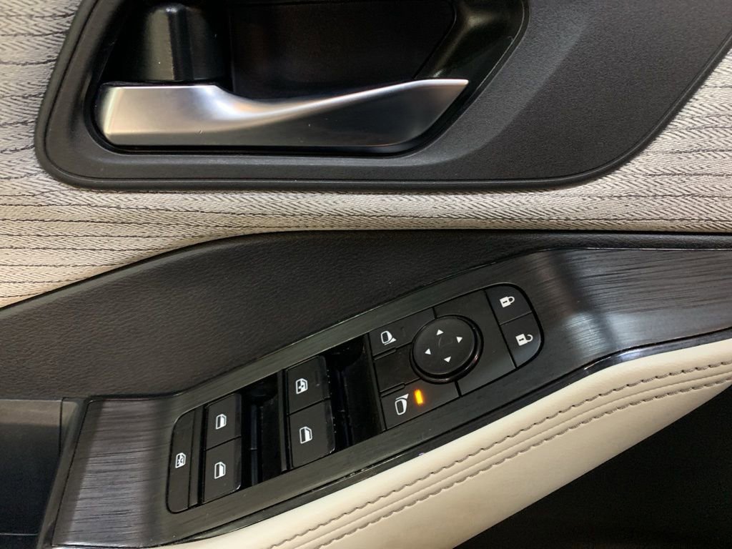 Used 2023 Nissan Rogue SV image 12