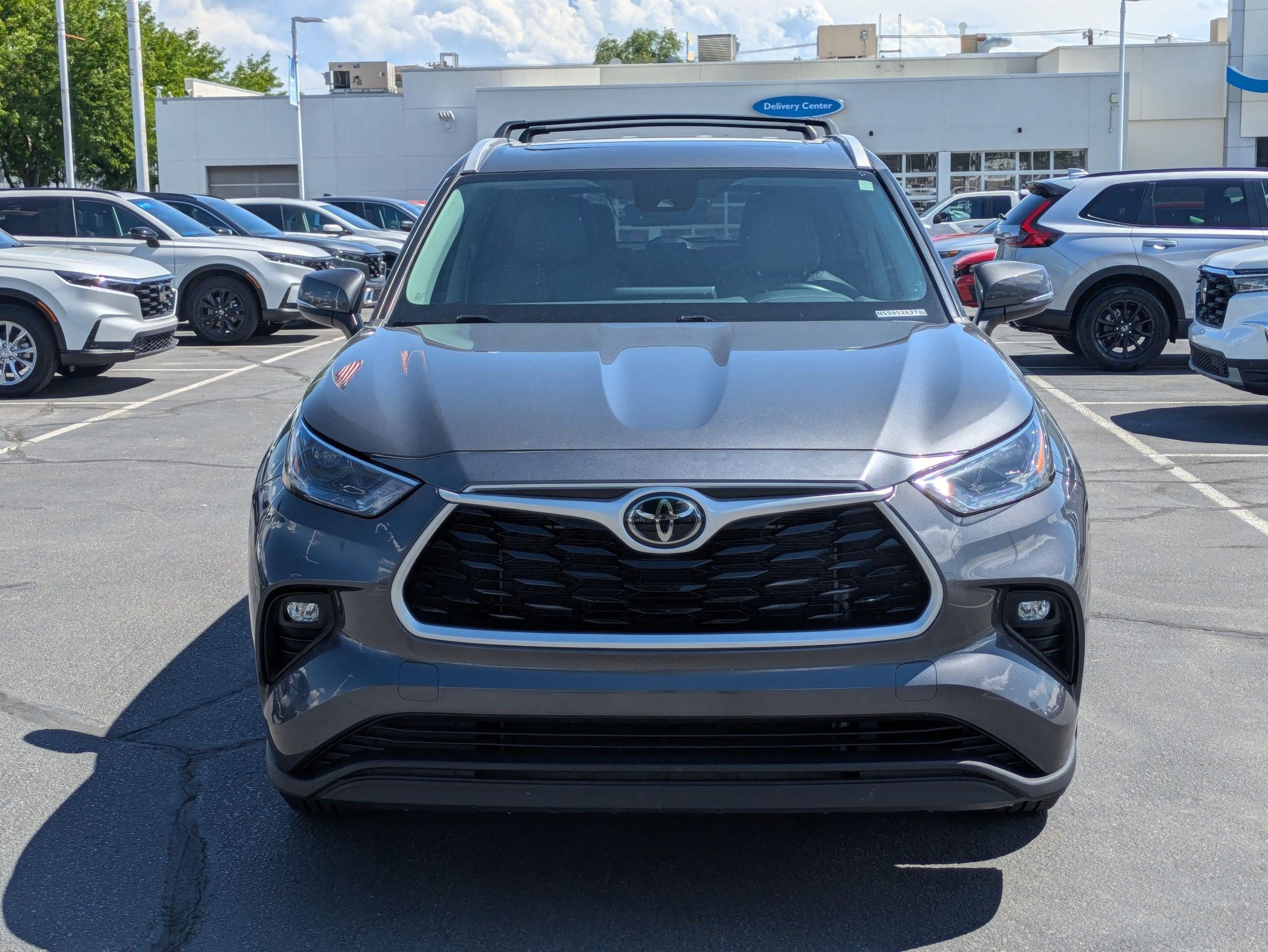 Used 2022 Toyota Highlander XLE AWD/4WD image 11