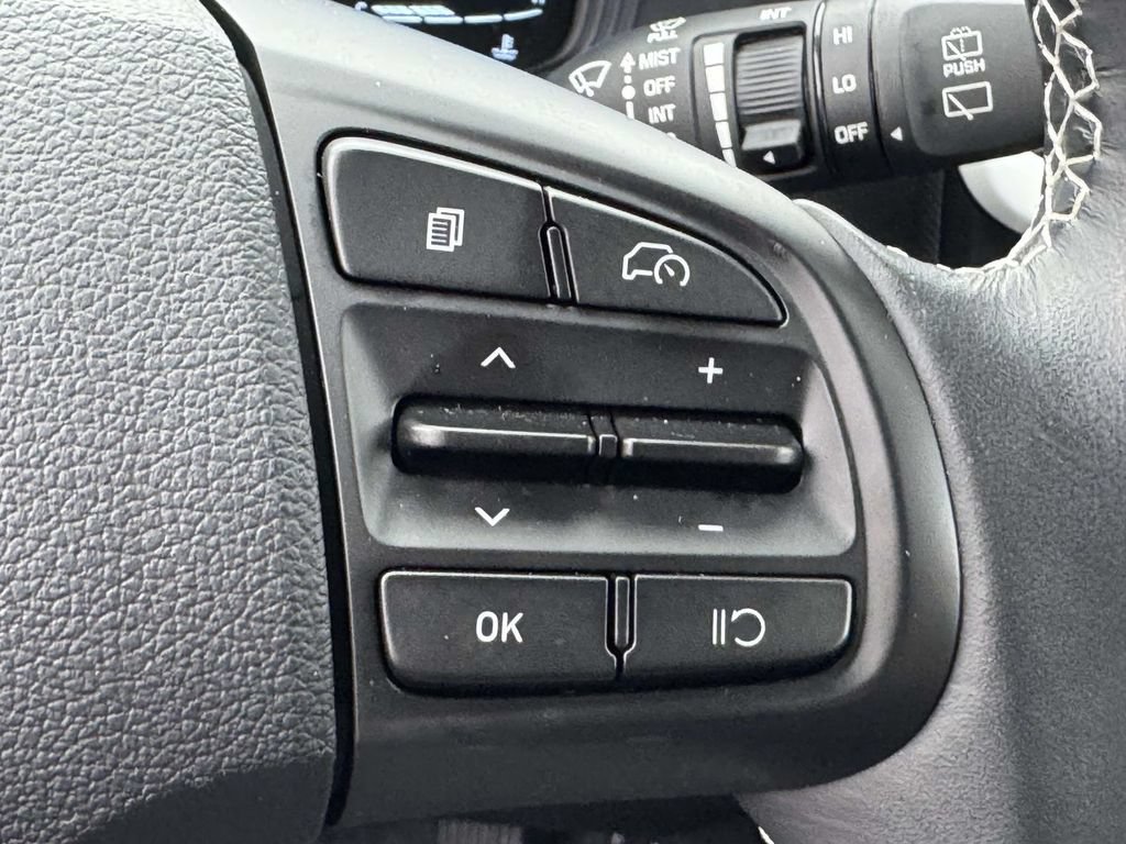 Certified 2026 Hyundai Venue SEL FWD image 21