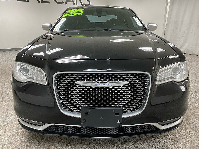 Used 2017 Chrysler 300 C Platinum image 2