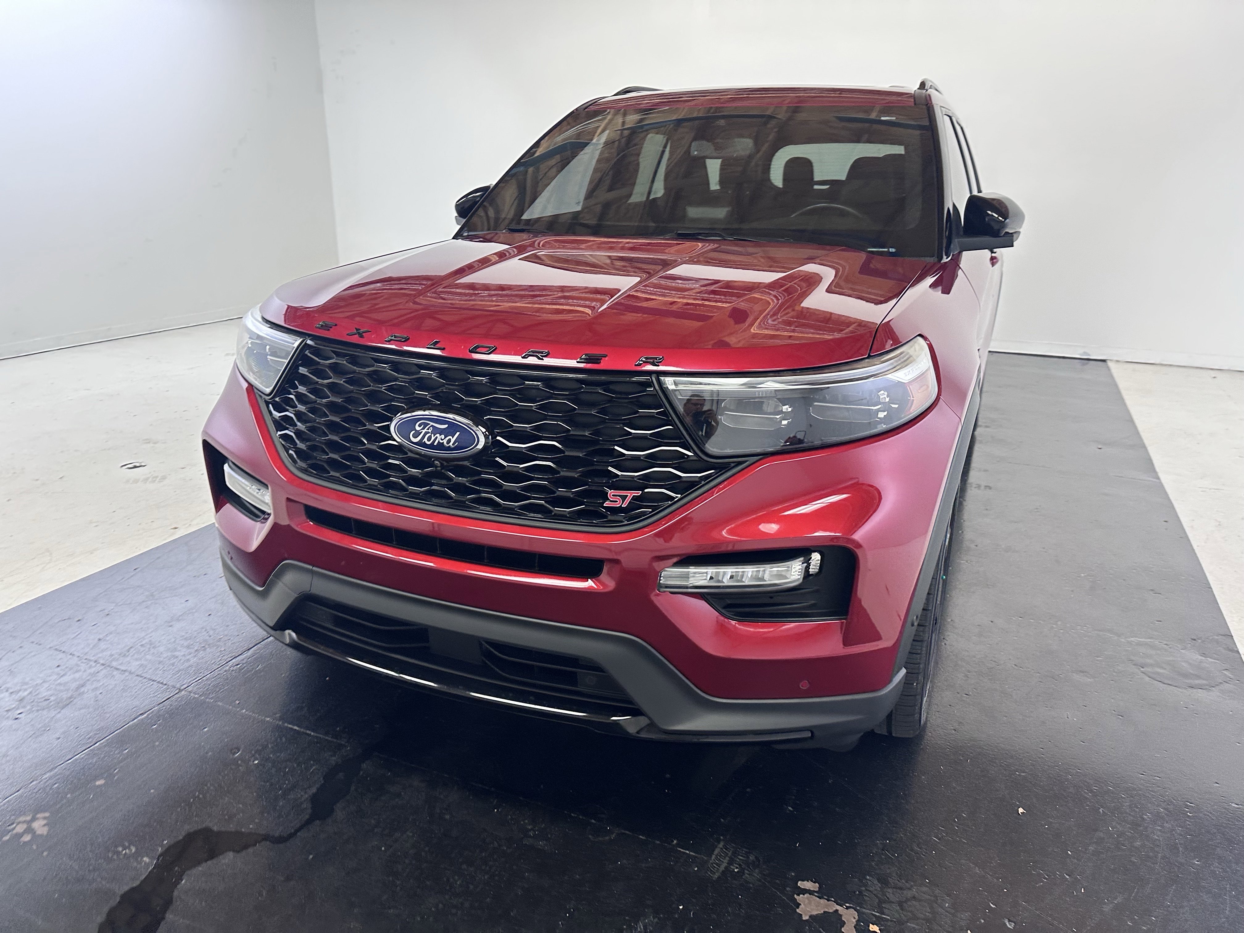 Used 2020 Ford Explorer ST w/ ST Street Pack image 8