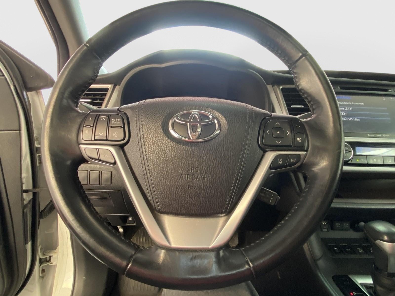 Used 2017 Toyota Highlander XLE AWD/4WD image 33