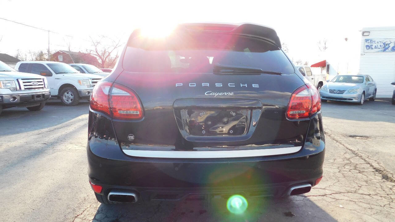 Used 2014 Porsche Cayenne Diesel Platinum Edition image 10