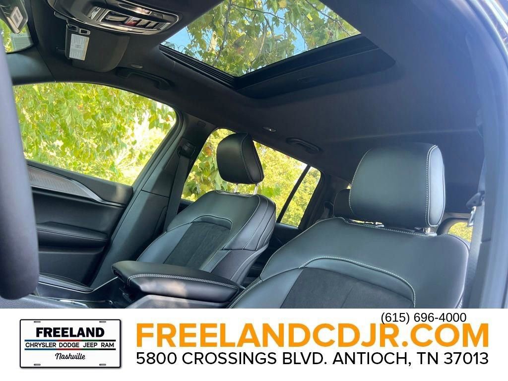 New 2025 Jeep Grand Cherokee L Altitude image 18