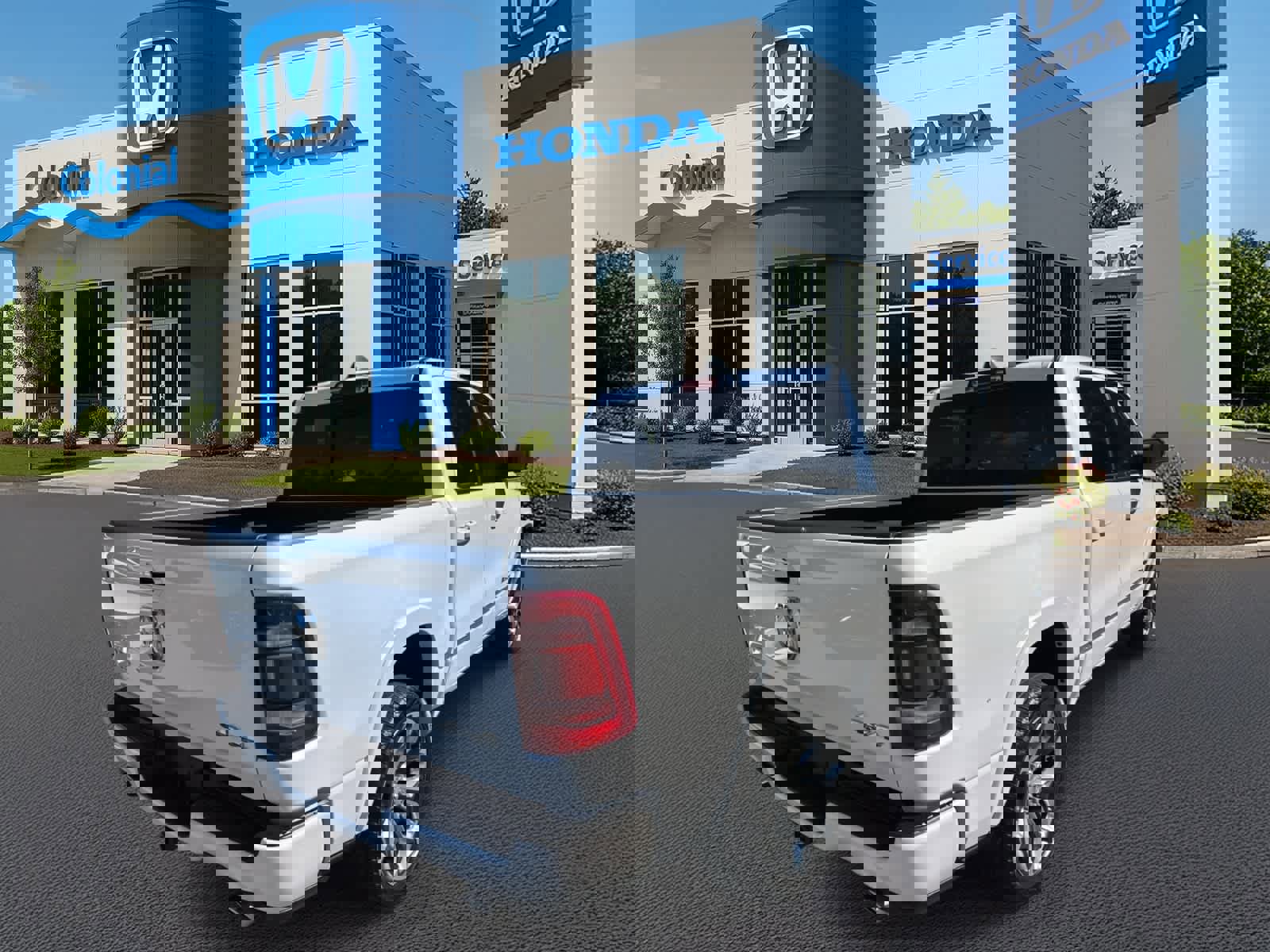 Used 2023 RAM 1500 Limited w/ Body Color Bumper Group image 6