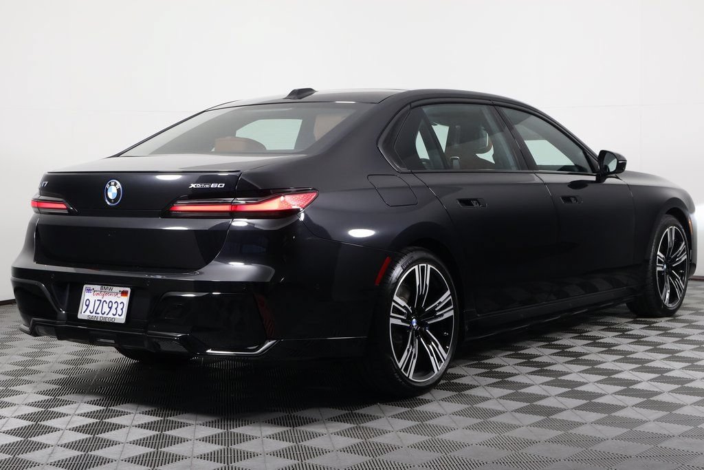 Certified 2024 BMW i7 xDrive60 w/ Executive Package AWD/4WD image 4