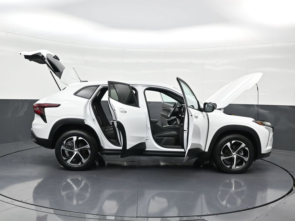 Used 2025 Chevrolet Trax RS w/ Driver Confidence Package image 37