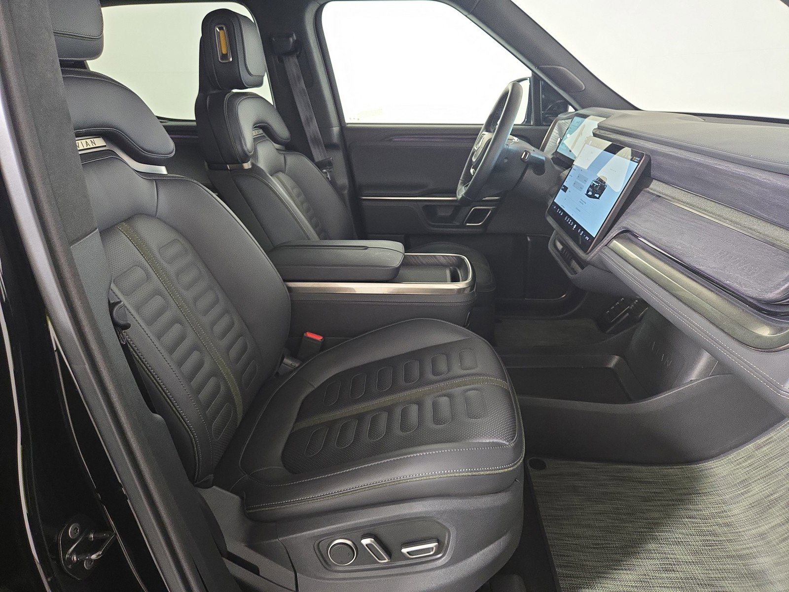 Used 2024 Rivian R1T Adventure image 23