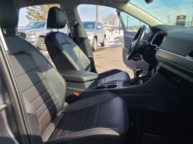 Used 2023 Volkswagen Jetta SE w/ Panoramic Sunroof Package image 18