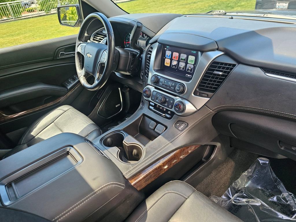 Used 2018 Chevrolet Suburban LT w/ Luxury Package AWD/4WD image 10