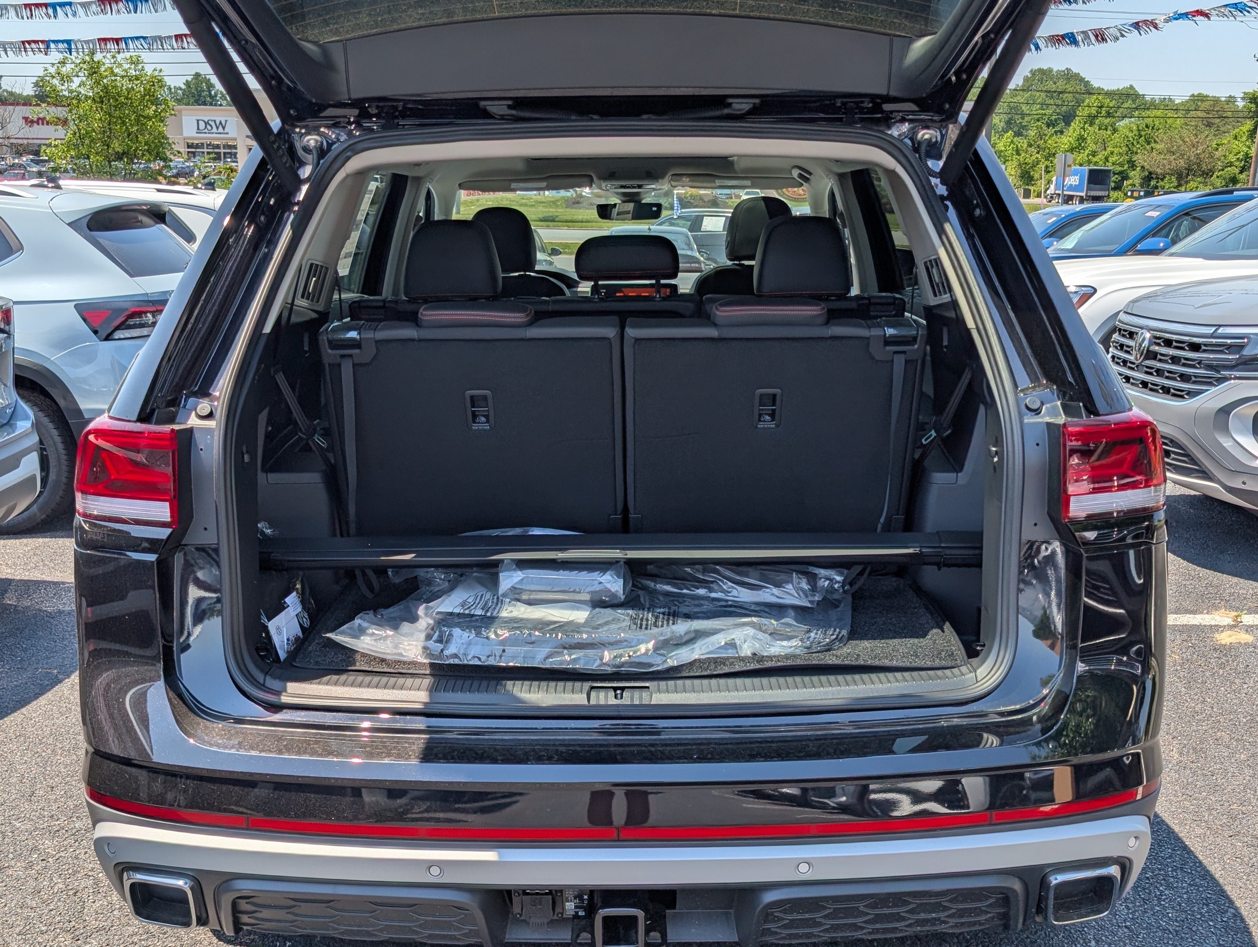 New 2026 Volkswagen Atlas Peak Edition AWD/4WD image 13