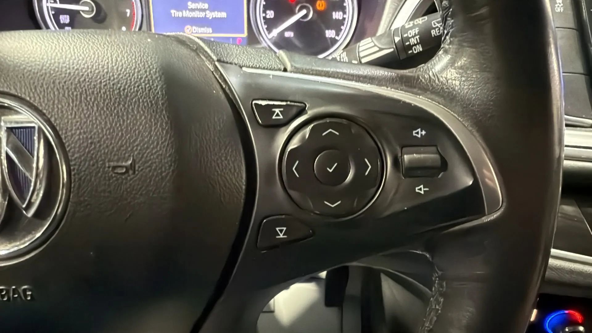 Used 2020 Buick Enclave Essence image 11