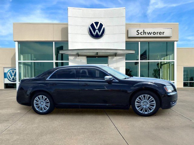 Used 2013 Chrysler 300 AWD w/ Driver Convenience Group image 5